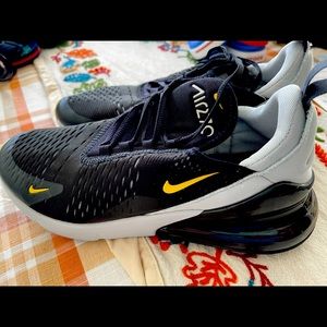 Nike Air Max 270 Big Kids size 7Y